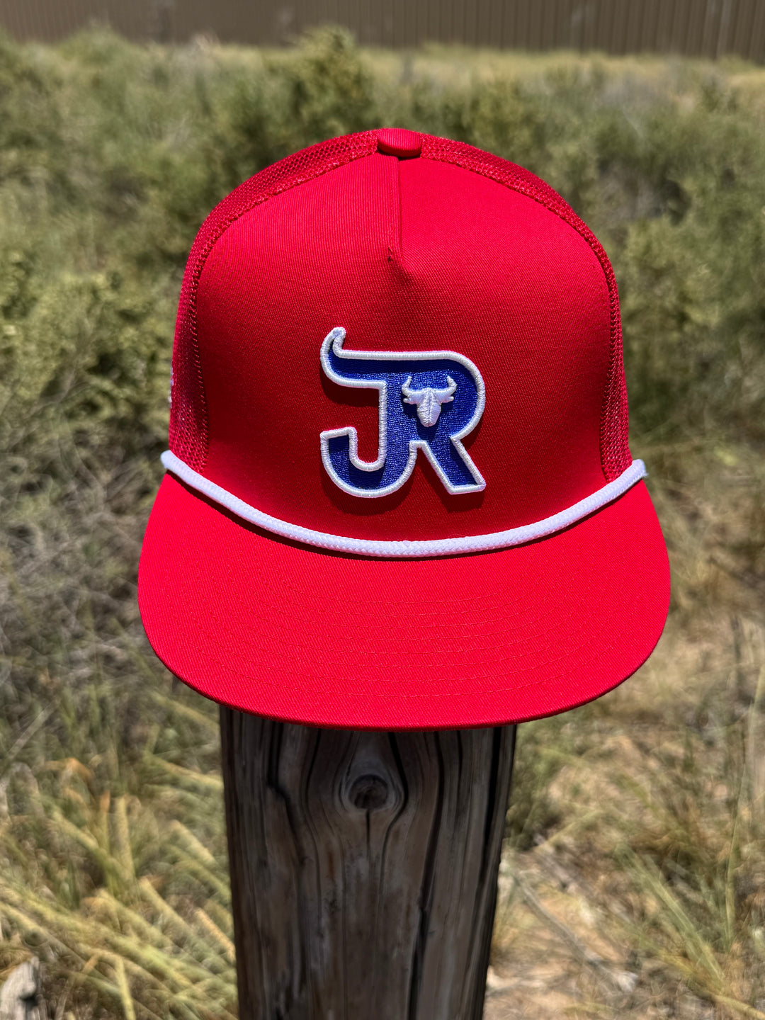J&R LOGO WHITE/BLUE - RED CAP